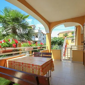 Apartment Alenka Orange, Novigrad Istria