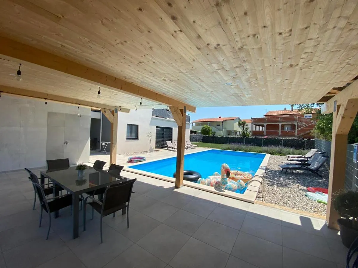 Apartment Enjoy Blue, With Pool & Pets Welcome