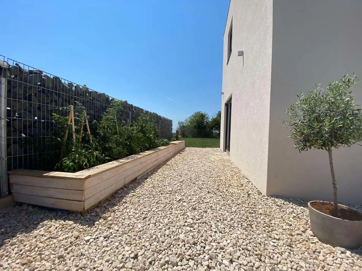 Apartment Enjoy Blue, With Pool & Pets Welcome