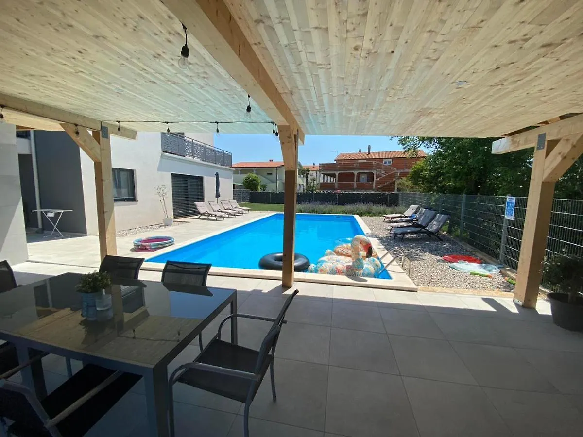 Apartment Enjoy Blue, With Pool & Pets Welcome  Novigrad (Istria)