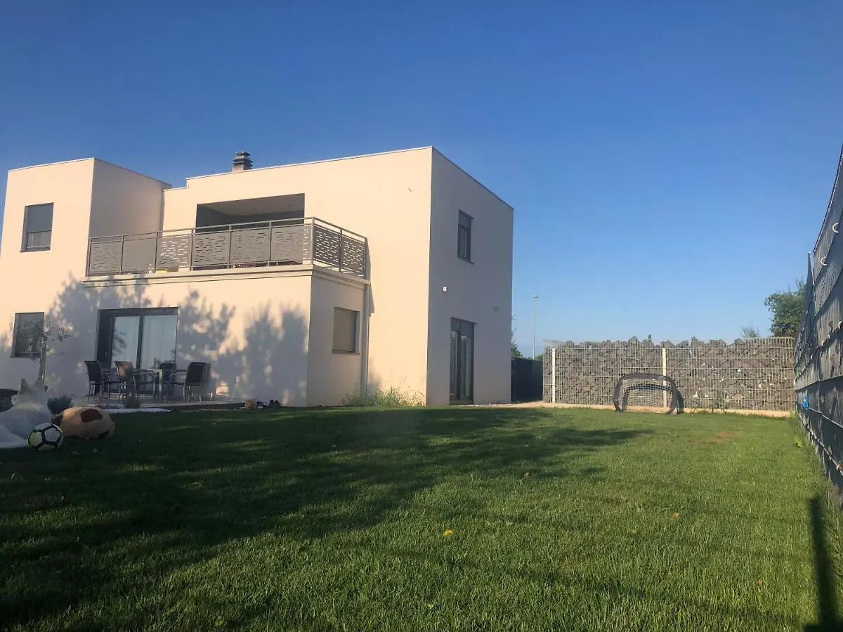 Apartment Enjoy Blue, With Pool & Pets Welcome Novigrad