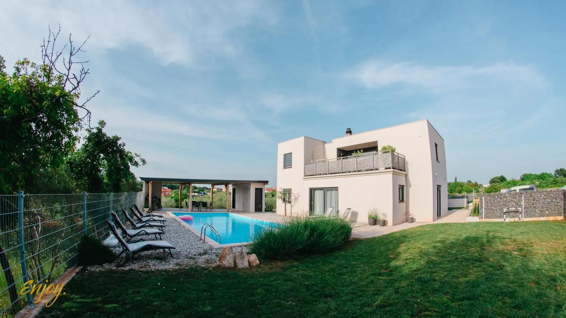 Apartment Enjoy Blue, With Pool & Pets Welcome