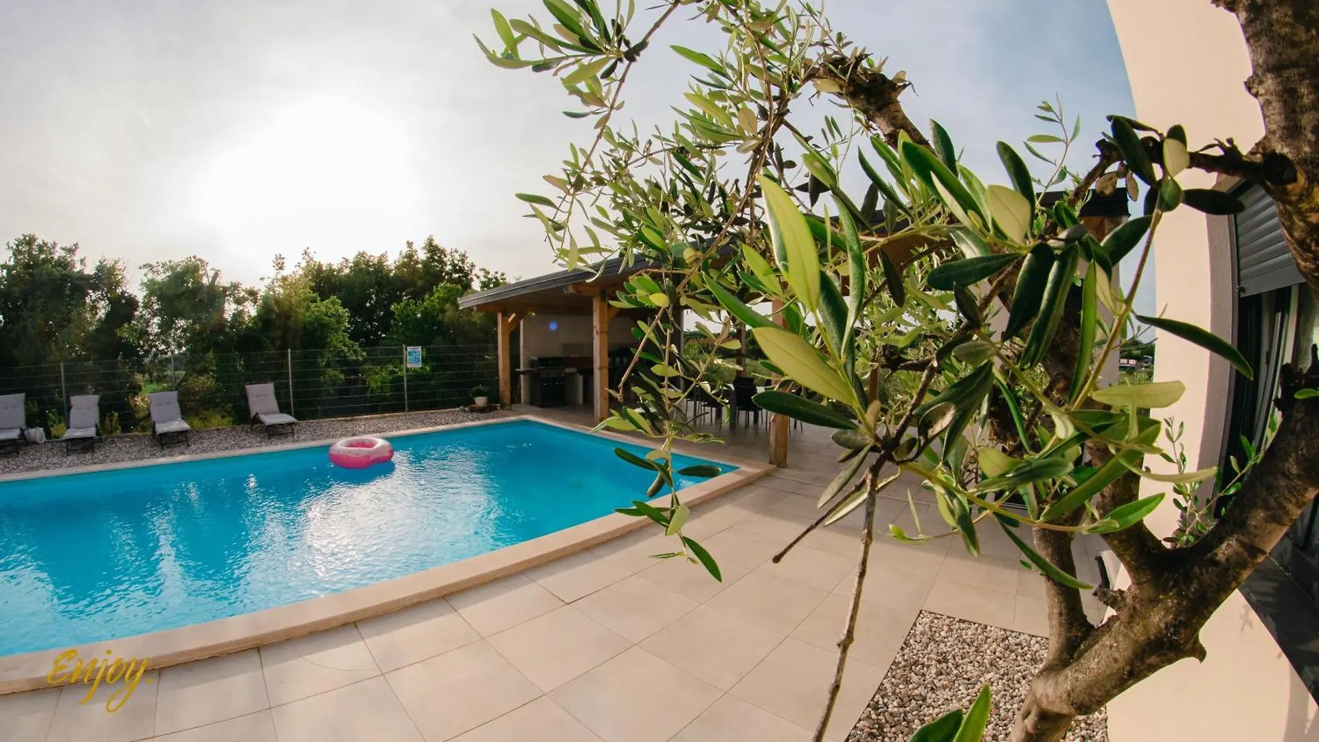 Apartment Enjoy Blue, With Pool & Pets Welcome