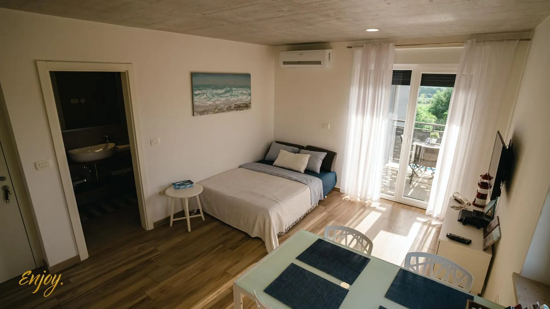 Apartment Enjoy Blue, With Pool & Pets Welcome  Novigrad (Istria)