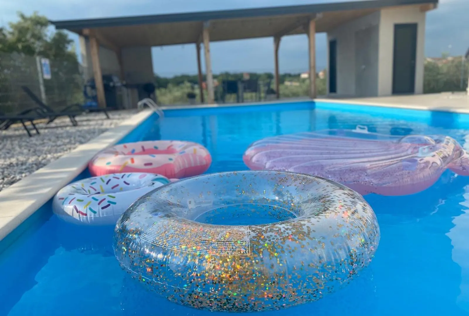 Apartment Enjoy Blue, With Pool & Pets Welcome